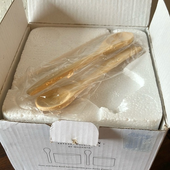 Rae Dunn: Artisan Guac & Salsa Bowl Set- 2 Bamboo Spoons - Picture 8 of 16